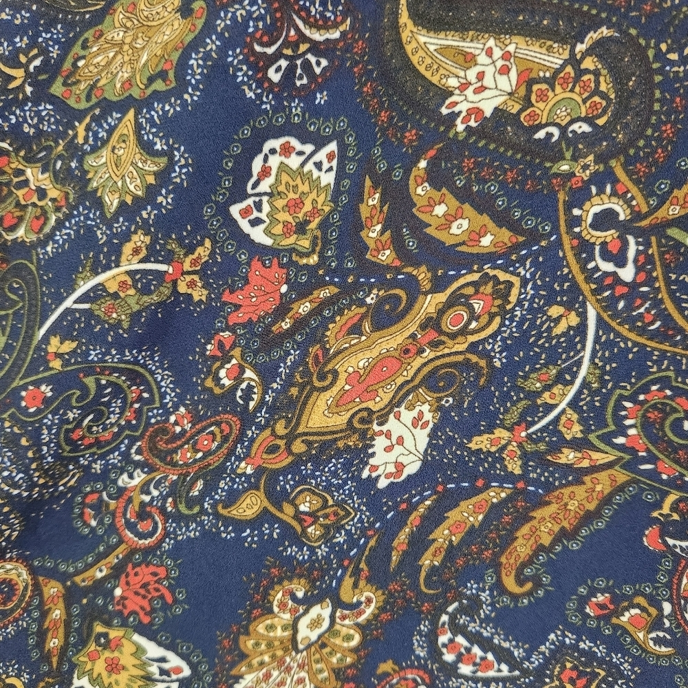 3/$25 DR2 V Neck Blouse Size M navy paisley print lightweight top cap sleeve - Picture 3 of 7